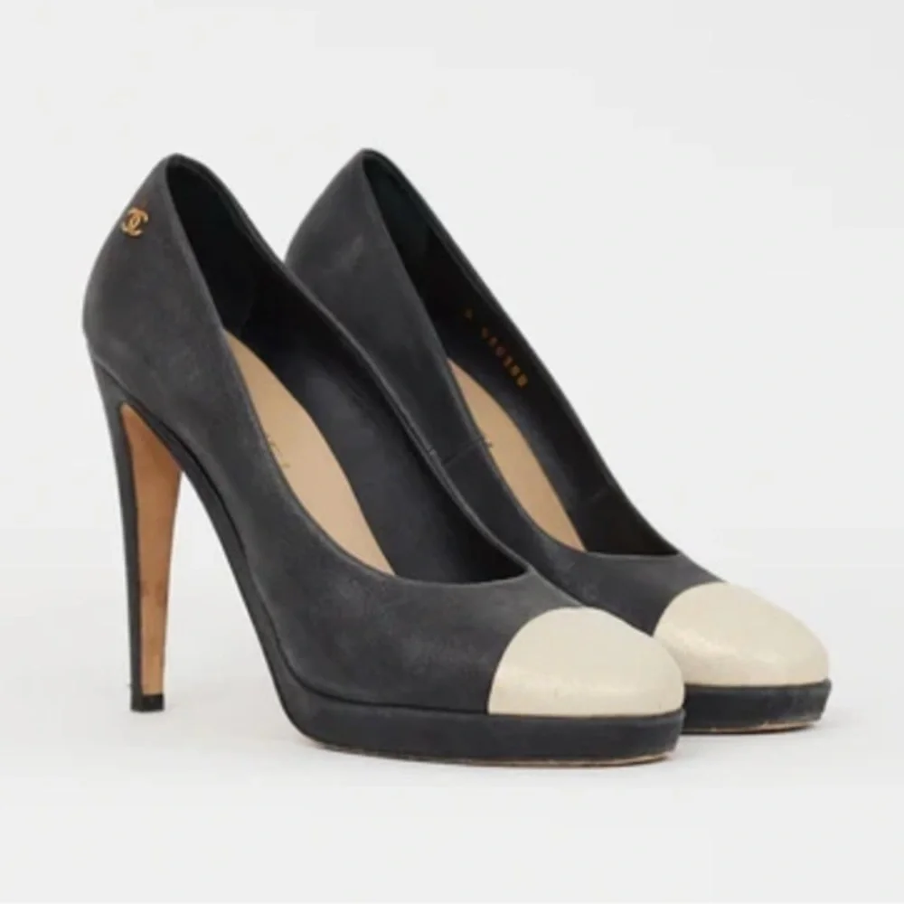 CHANEL Size 38 • Dark Green Suede Platform Pumps Heels EUC.